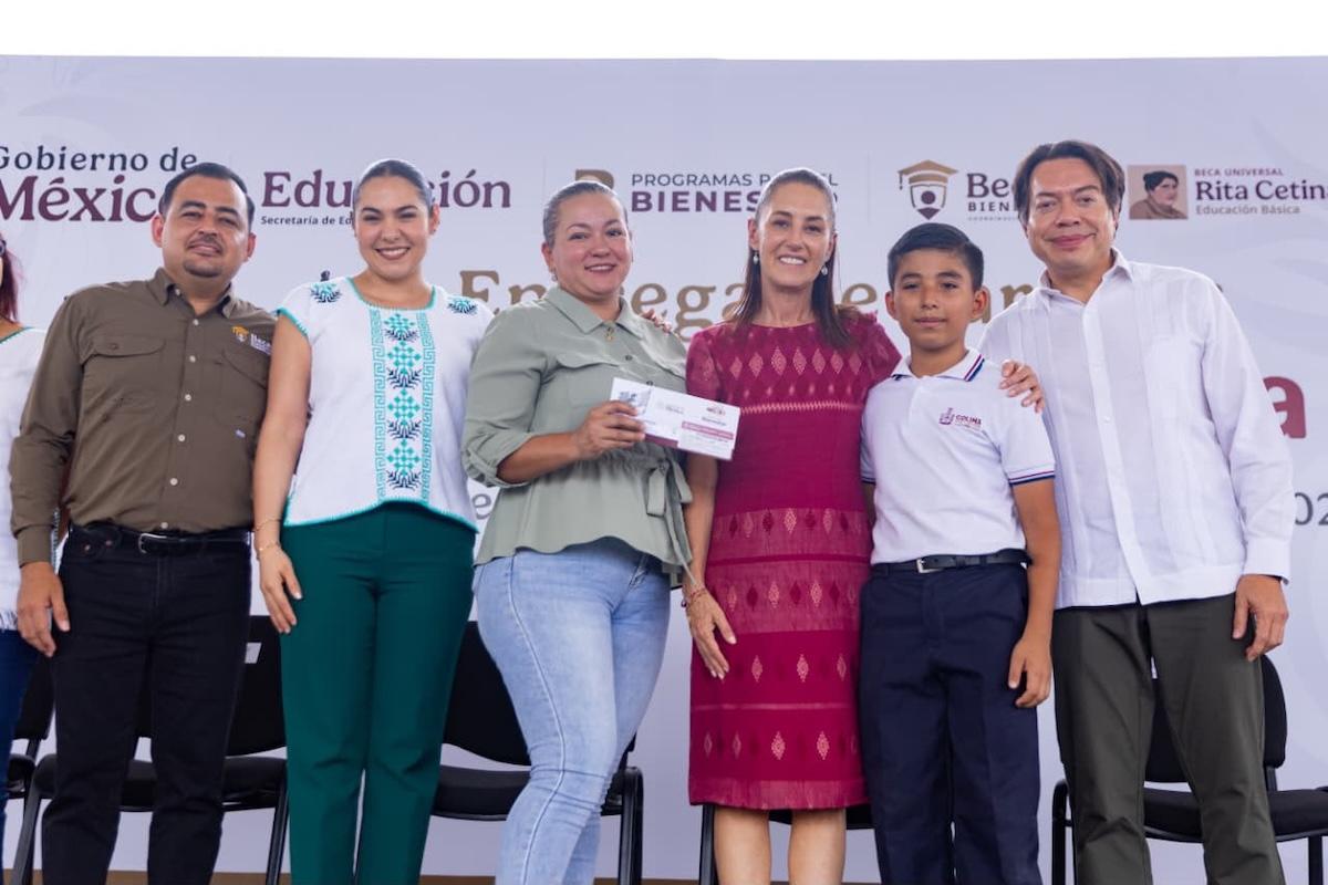Presidenta Sheinbaum y Gobernadora Indira entregan Becas ‘Rita Cetina’