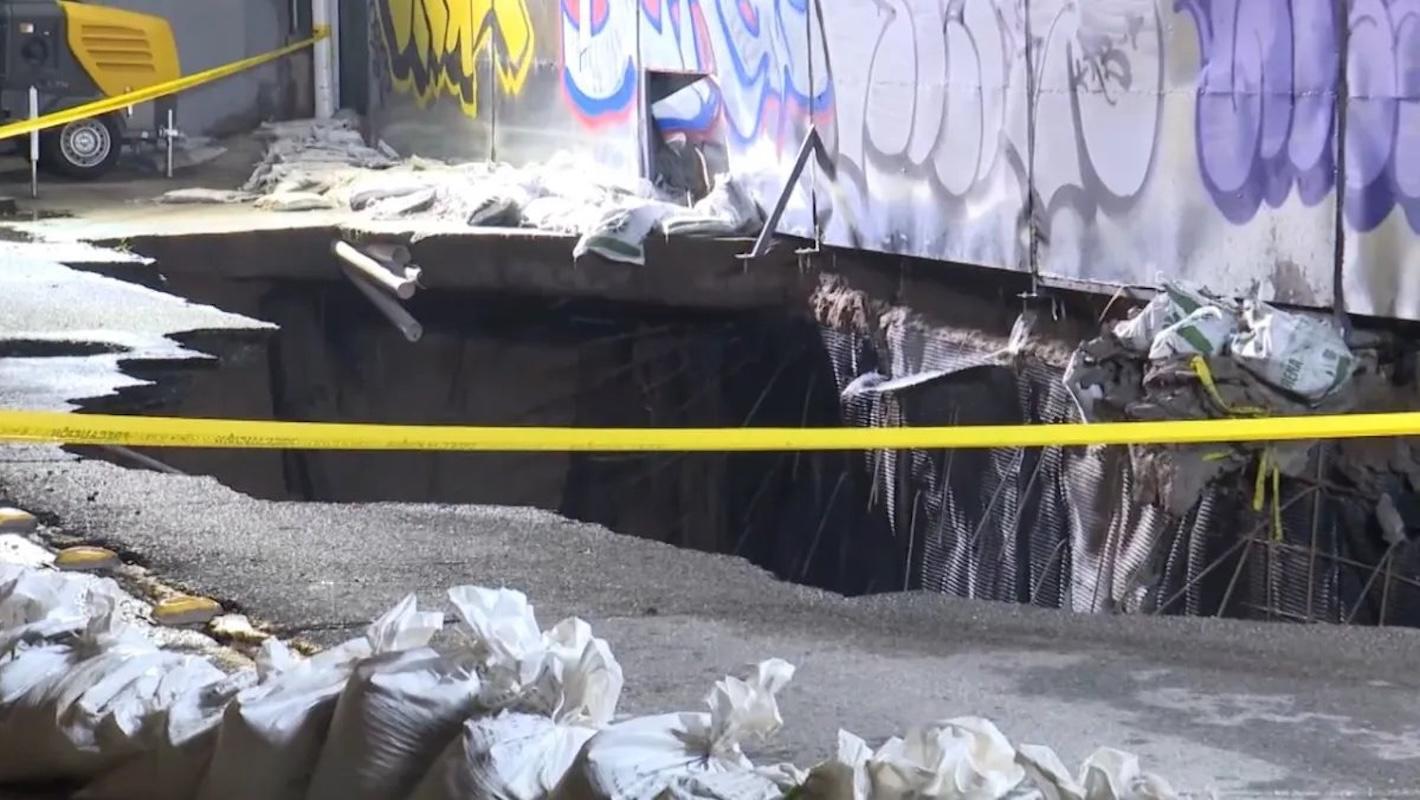 Se forma socavón en Zapopan por las fuertes lluvias