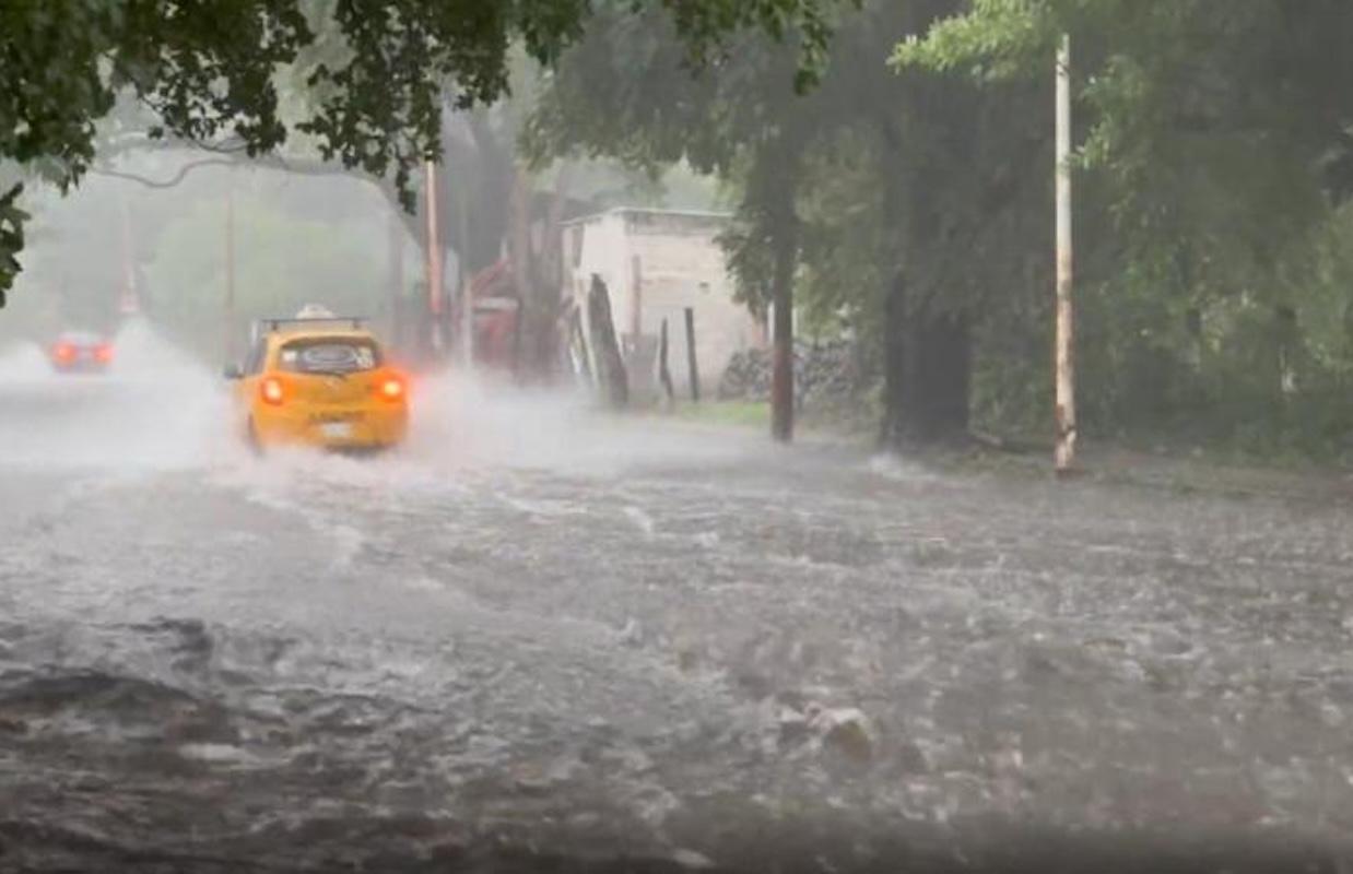Alcanza Huracán Polo su punto de mayor aproximación a Colima