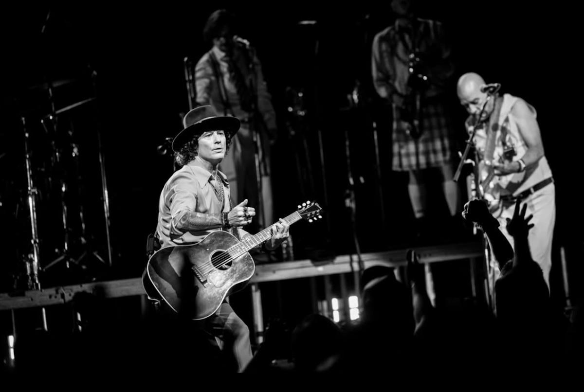 Enrique Bunbury conquista el Auditorio Telmex de Guadalajara