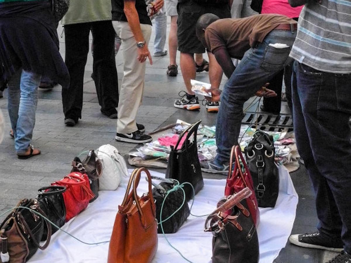 Se dispara la venta de artículos de segunda mano, luego de los saqueos en París