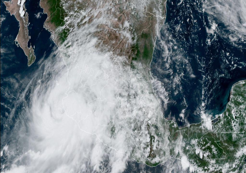 Huracán Nora deja inundaciones, deslaves y personas desaparecidas a su paso