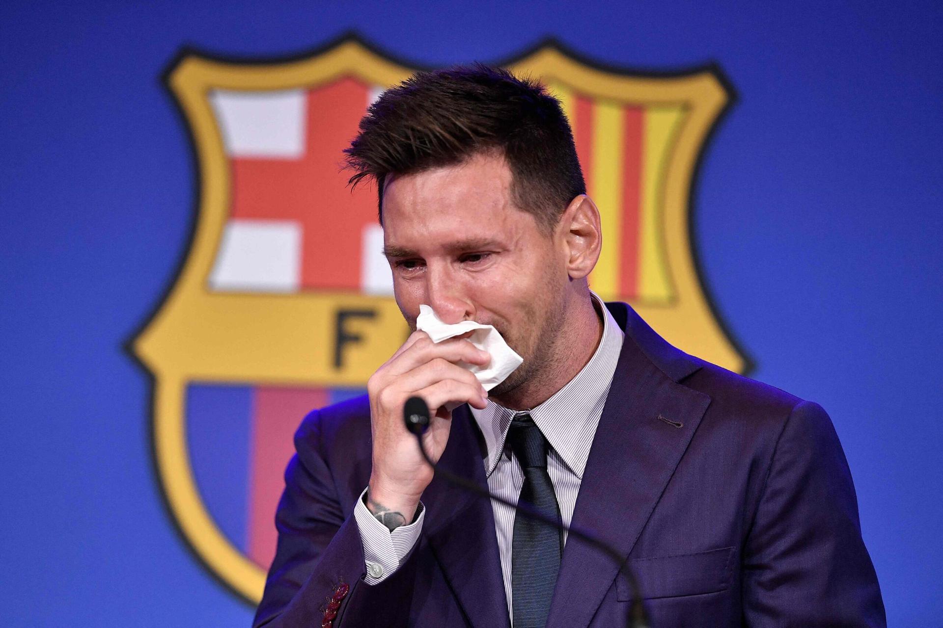 Entre lágrimas Messi le dice adiós al Barça