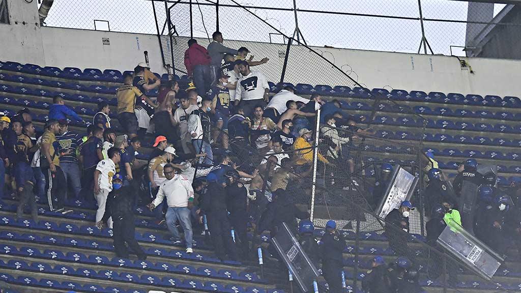 La violencia se apoderó de la tribuna en el clásico capitalino