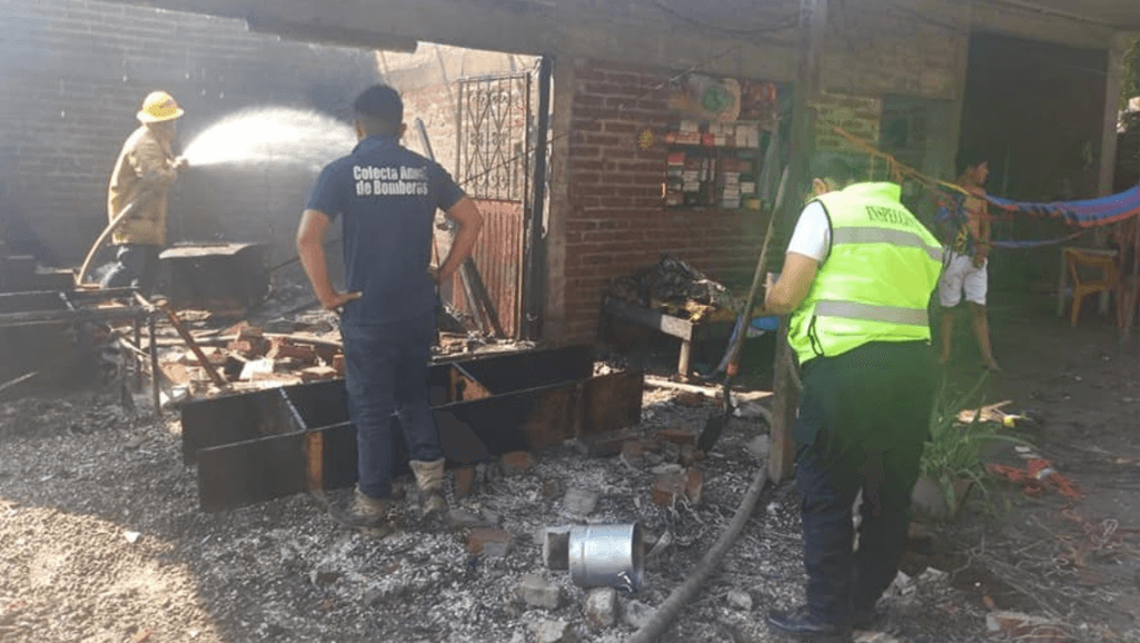 Explota bodega clandestina de pirotecnia en Apatzingán