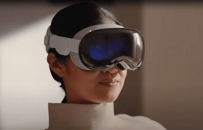 Apple lanza nuevos lentes de realidad virtual “Vision Pro”