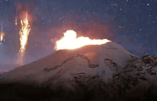 Wow! Luces ascendentes el volcán Popocatépetl