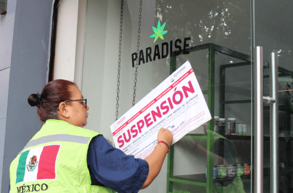 COFEPRIS clausura tiendas de Vicente Fox