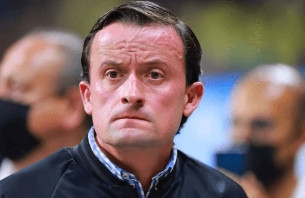 Aficionados del fútbol acusan a Mikel Arriola de traición a la patria