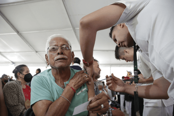 Inicia la Campaña Nacional de Vacunación contra influenza y COVID-19