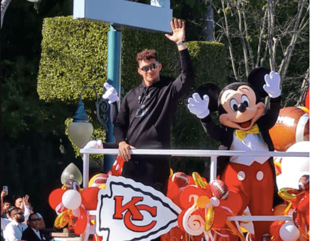 Patrick Mahomes estuvo en Disney para celebrar su MVP 2024