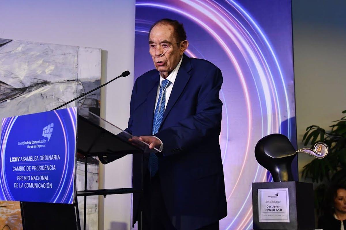 Reconoce el Consejo de la Comunicación la trayectoria del Lic. Javier Pérez de Anda