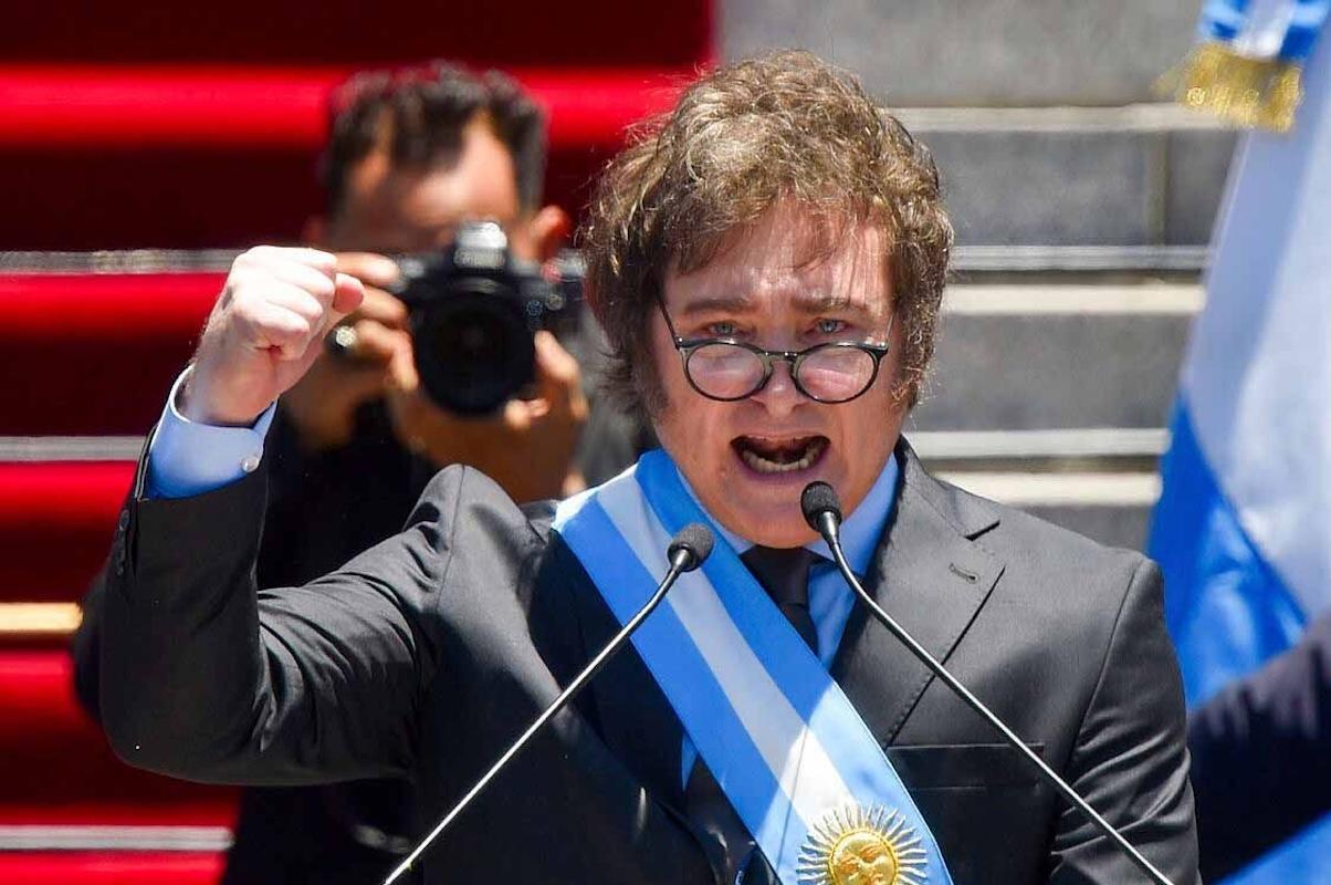 Milei firma decreto para expulsar a quienes hagan campaña contra Argentina