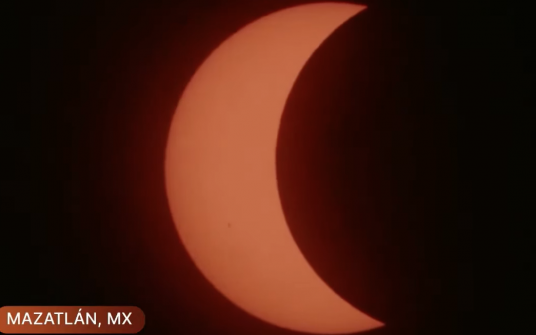 Comienza el eclipse solar 2024 en México