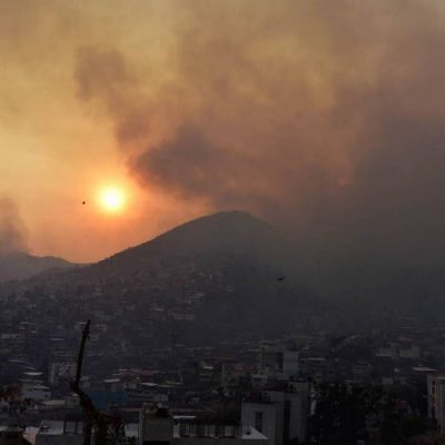 Controlan el 60% del incendio forestal de Acapulco