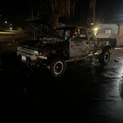 Se incendia una camioneta en Puerto Peñasco