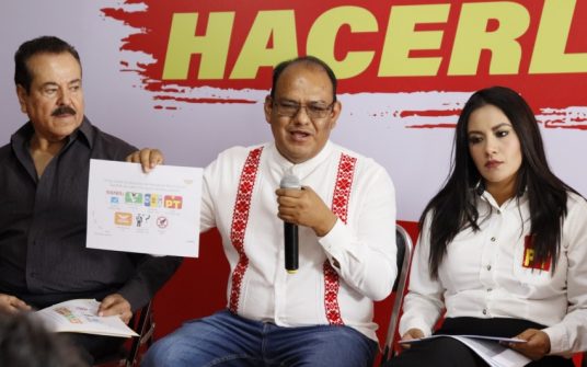 Denuncian a Julio Menchaca, Gobernador de Hidalgo de espionaje político