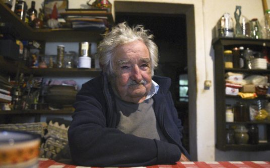 Pepe Mujica anuncia que tiene cáncer de esófago 