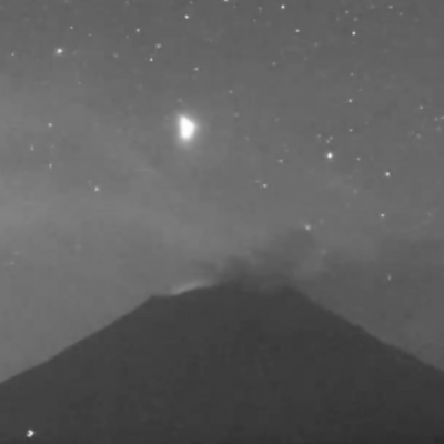 ¿Un ovni? Se registra impactante avistamiento en el volcán Popocatépetl