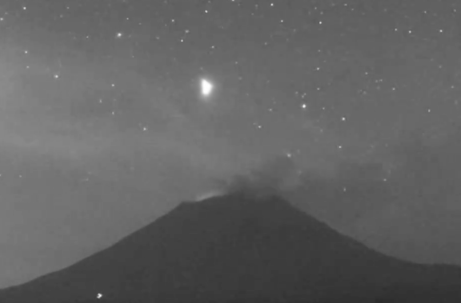 ¿Un ovni? Se registra impactante avistamiento en el volcán Popocatépetl