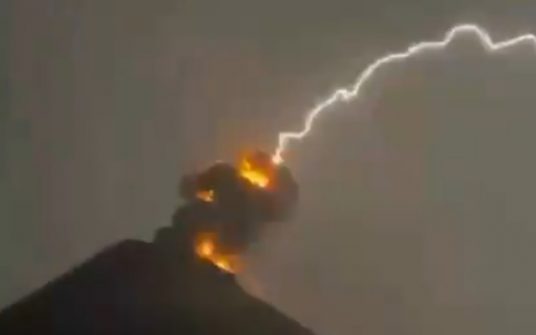 Impactante erupción del Volcán de Fuego en Guatemala